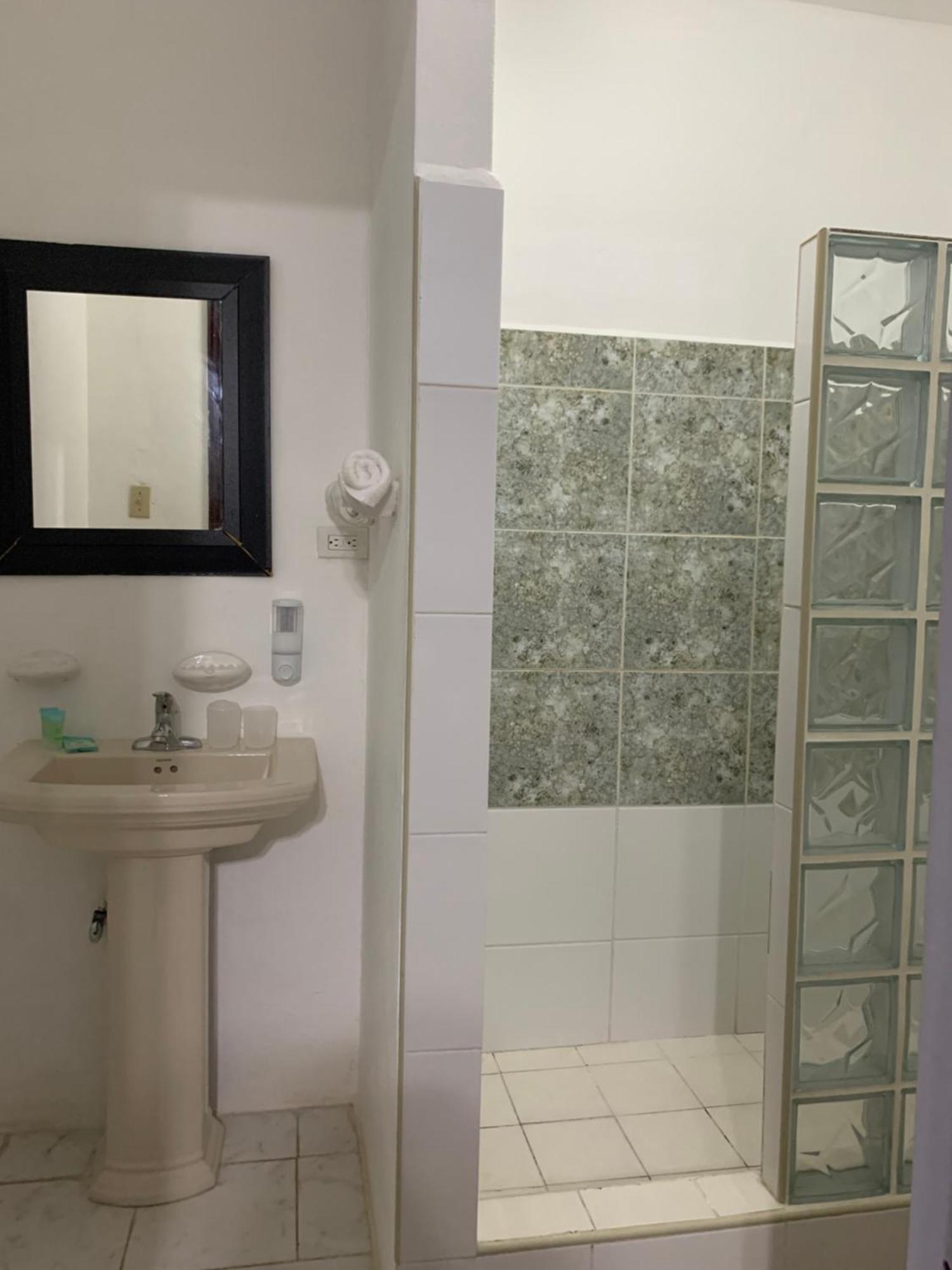 Bonefish Hotel Дангрига Экстерьер фото